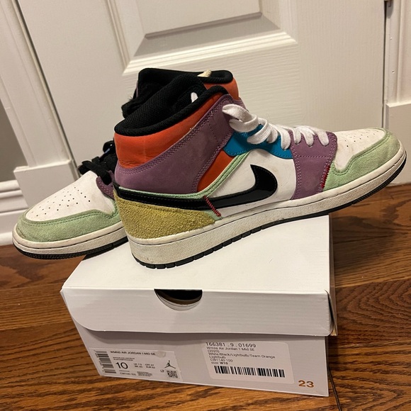 WMNS Air Jordan 1 Mid SE ‘Lightbulb’ size W10 - Picture 2 of 4